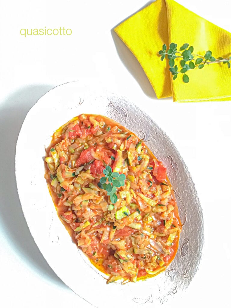 Tomato Sauce with Zucchini and Leeks
