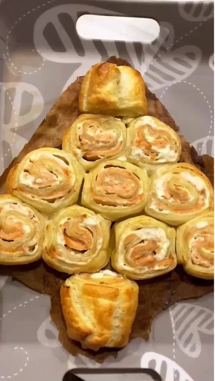 Christmas Appetizer: Savory Salmon and Cream Cheese Tree