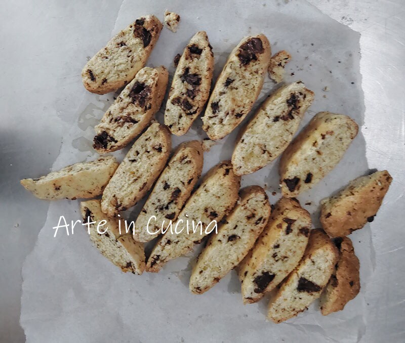 PISTACHIO AND CHOCOLATE CANTUCCI