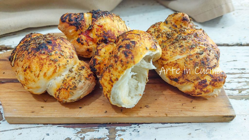 PIZZA KNOTS with Oregano