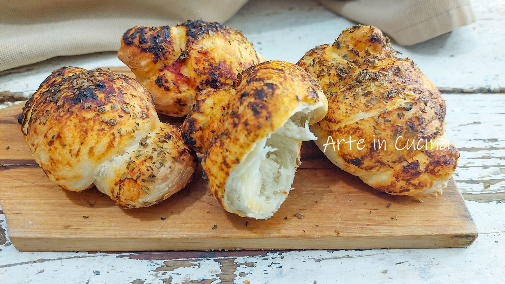 PIZZA KNOTS with Oregano