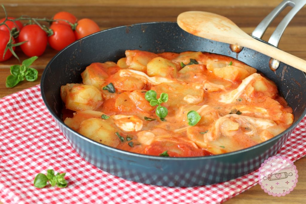 pizzaiola potatoes with mozzarella