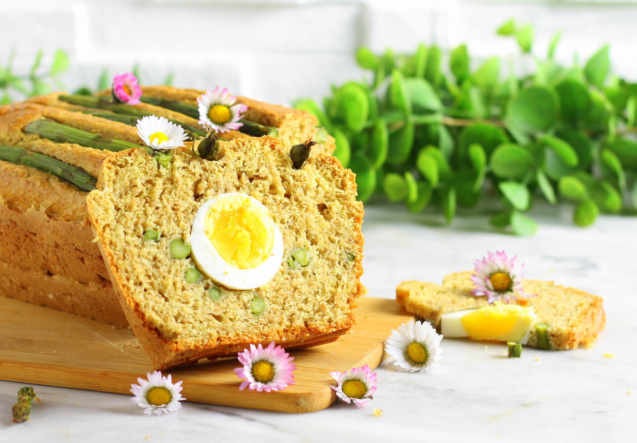 Whole Wheat Plumcake with Eggs and Asparagus