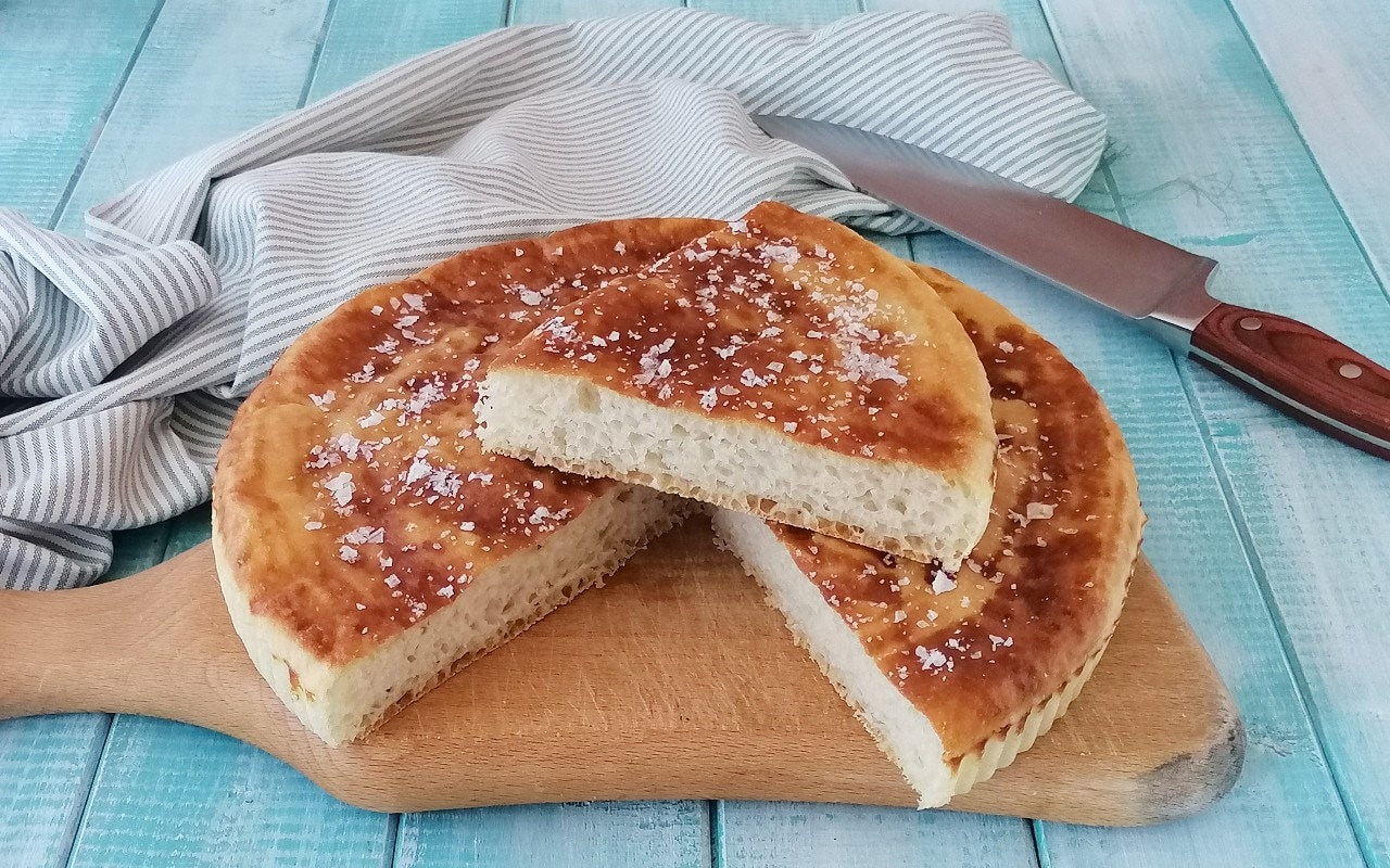 PRETZEL-LIKE FOCACCIA SOFT AND FLUFFY