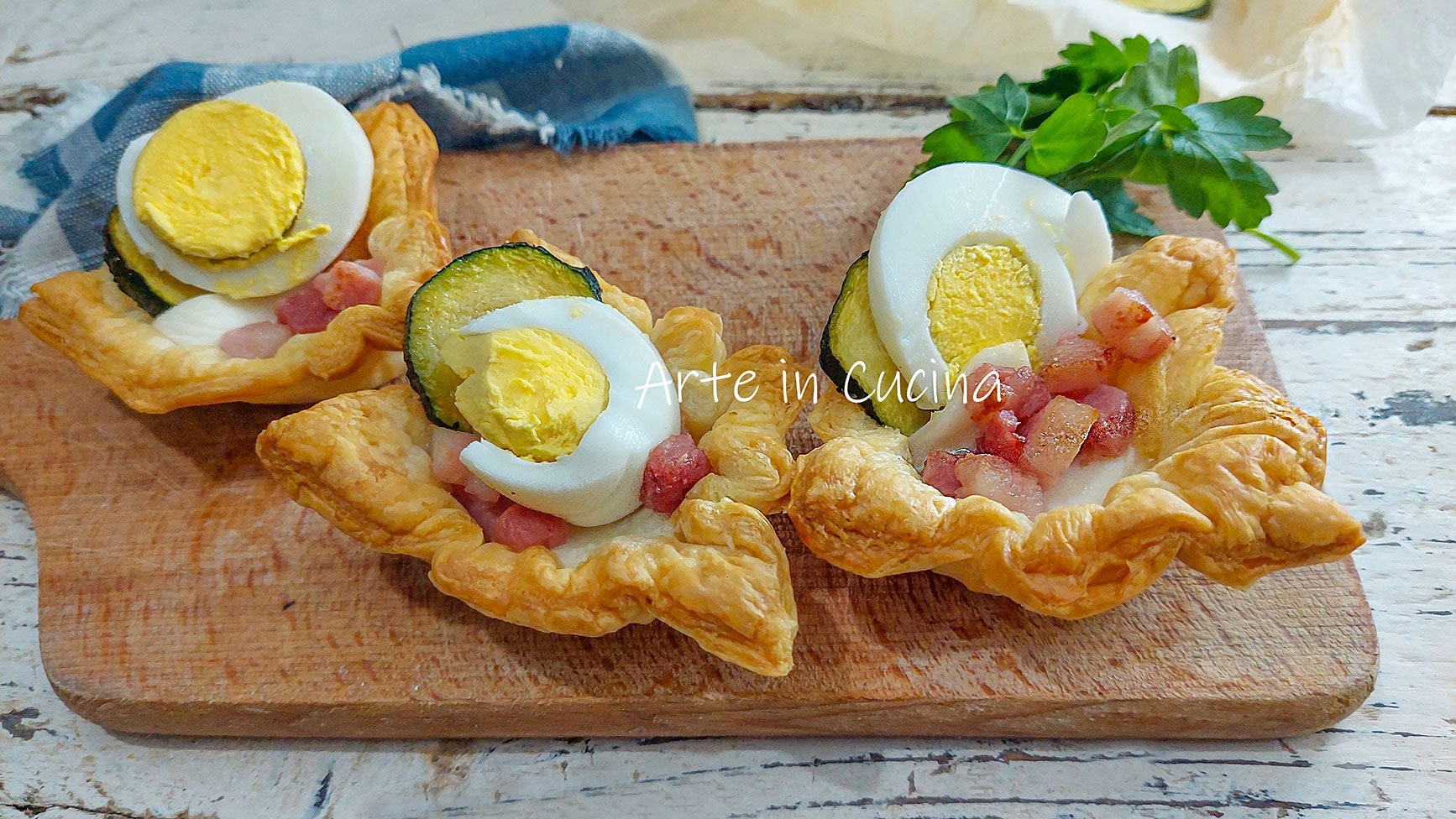 PUFF PASTRY BASKETS with BACON and eggs