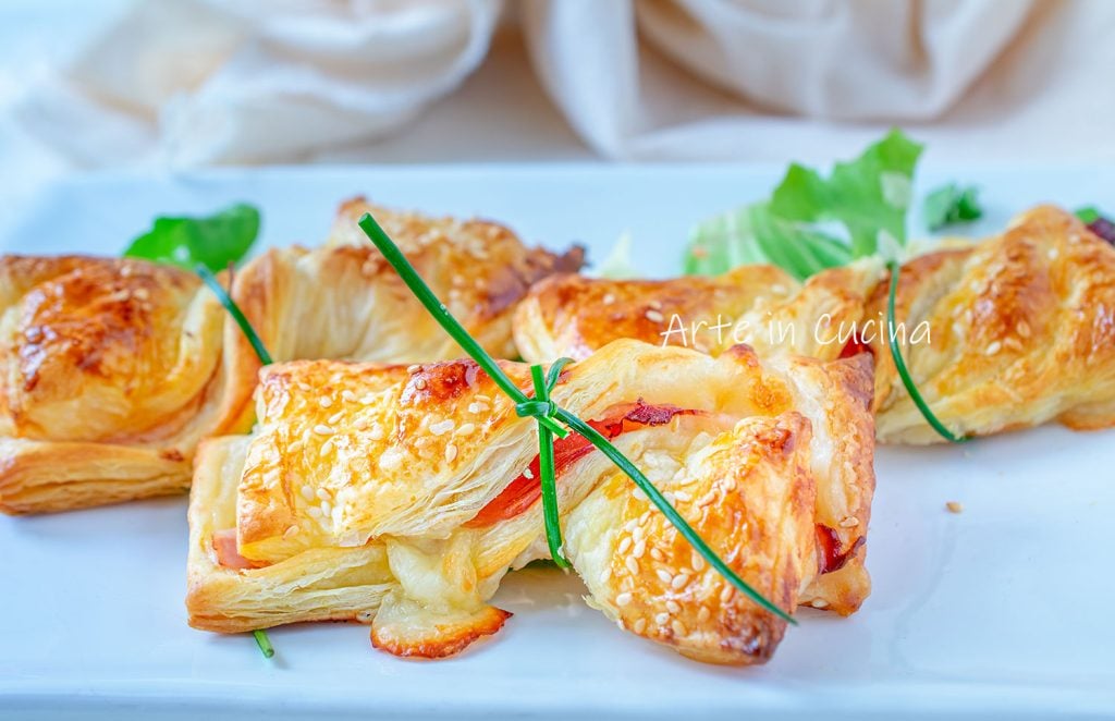 Puff pastry knots with ham and provola appetizer