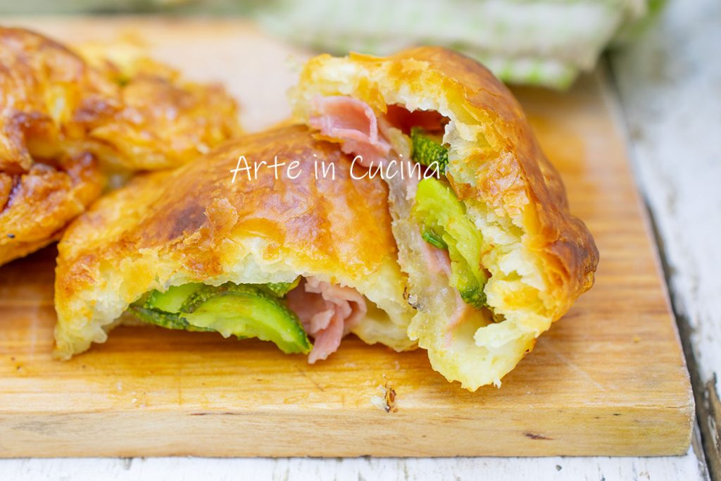 PUFF PASTRY PANZEROTTI with zucchini and ham