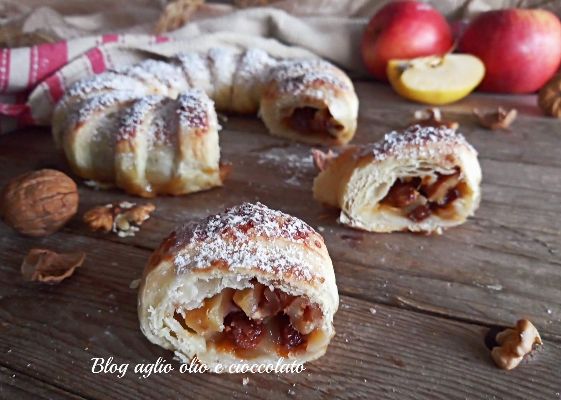 PUFF PASTRY RING WITH APPLES AND NUTS