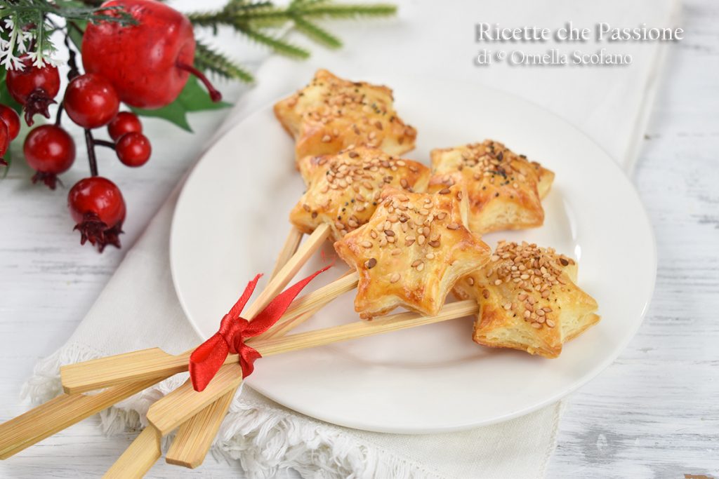 recipe for puff pastry stars with smoked salmon
