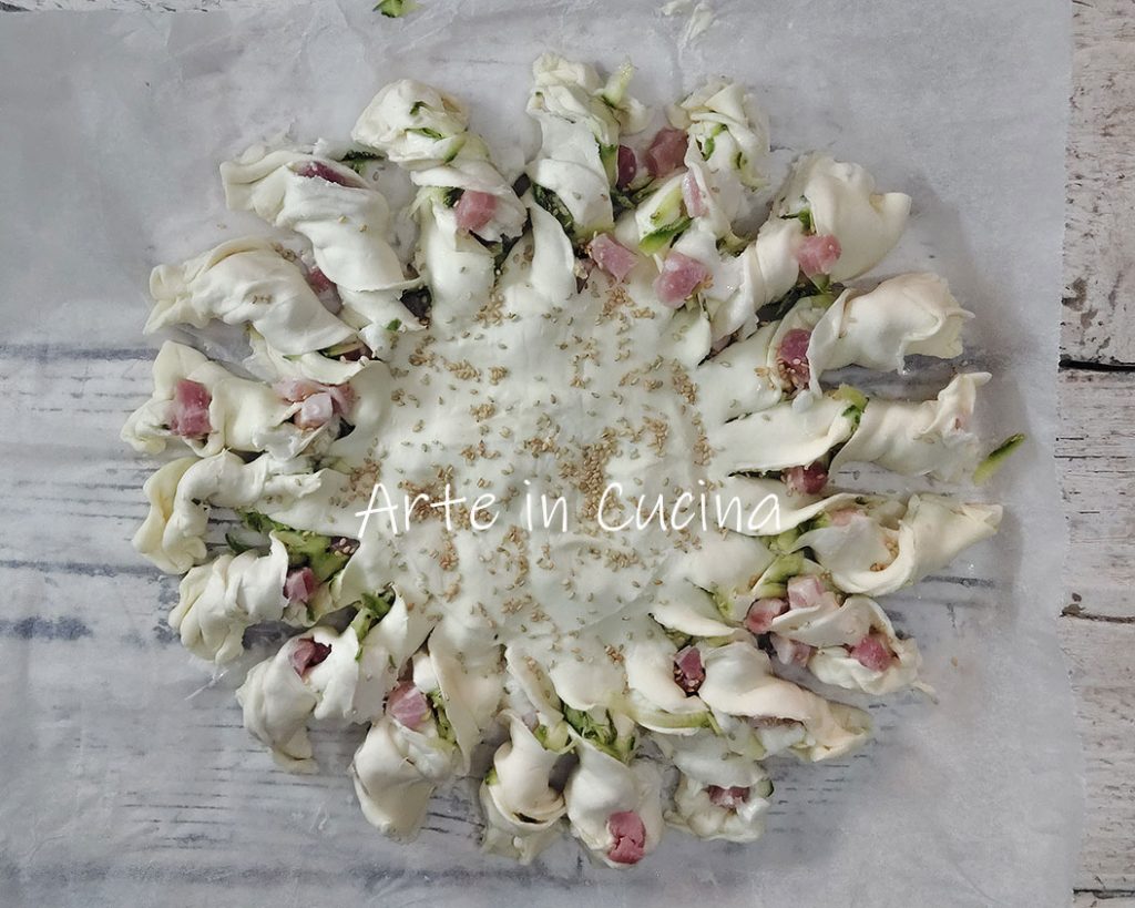 PUFF PASTRY SUNFLOWER with BACON and zucchini