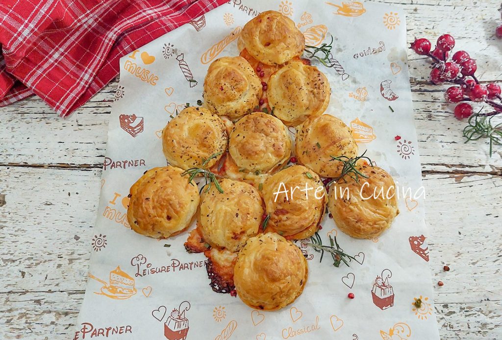 PUFF PASTRY TREE FILLED with pizza flavor