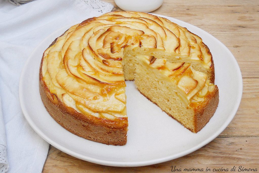 quick apple cake horz sliced