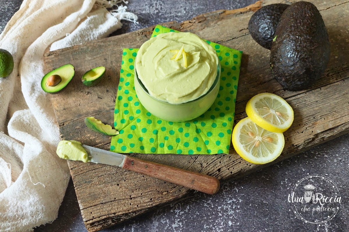 Quick Avocado Sauce with Yogurt