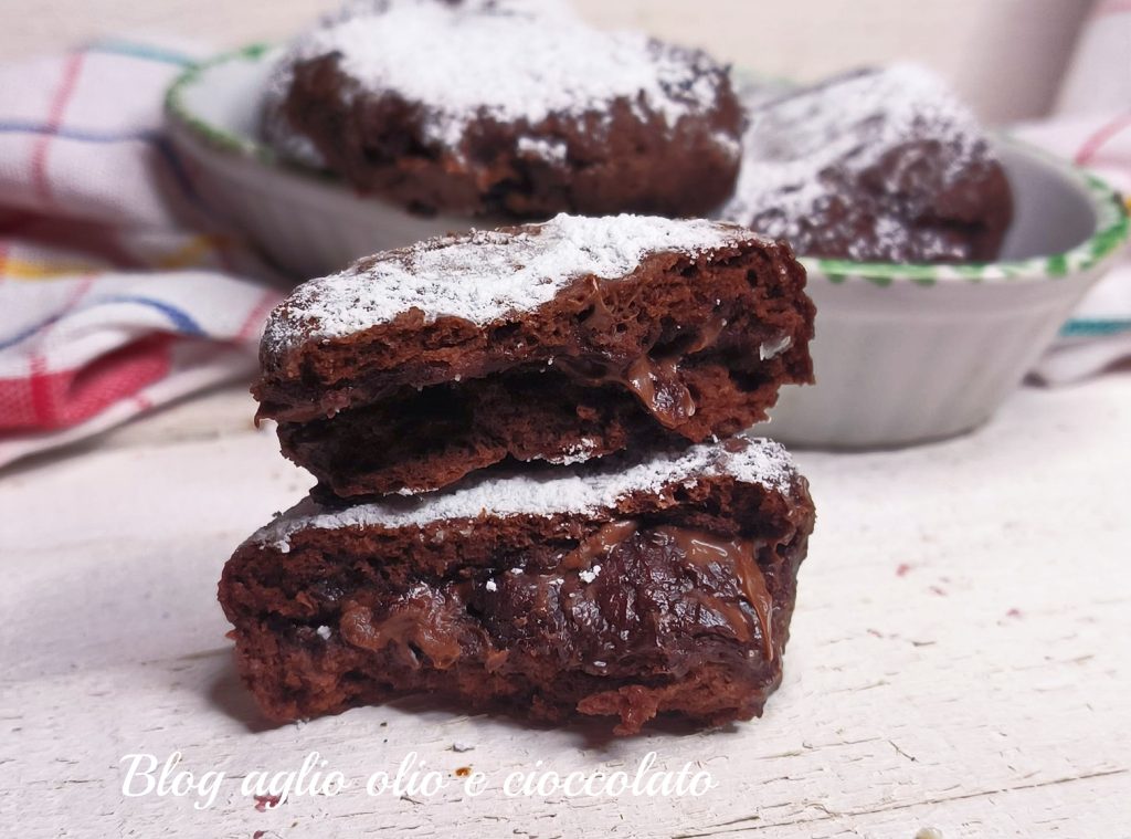 Quick buns with three ingredients, yes just three ingredients to make these delicious chocolate buns, they are quick and very easy to make