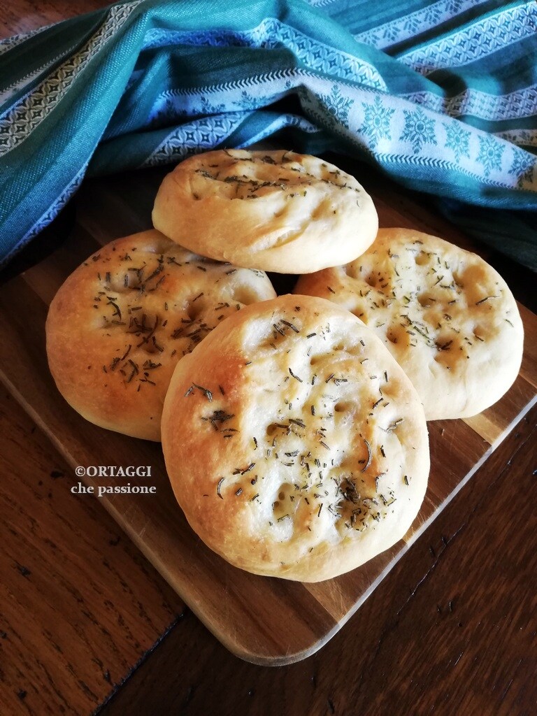 quick and fragrant mascarpone rolls