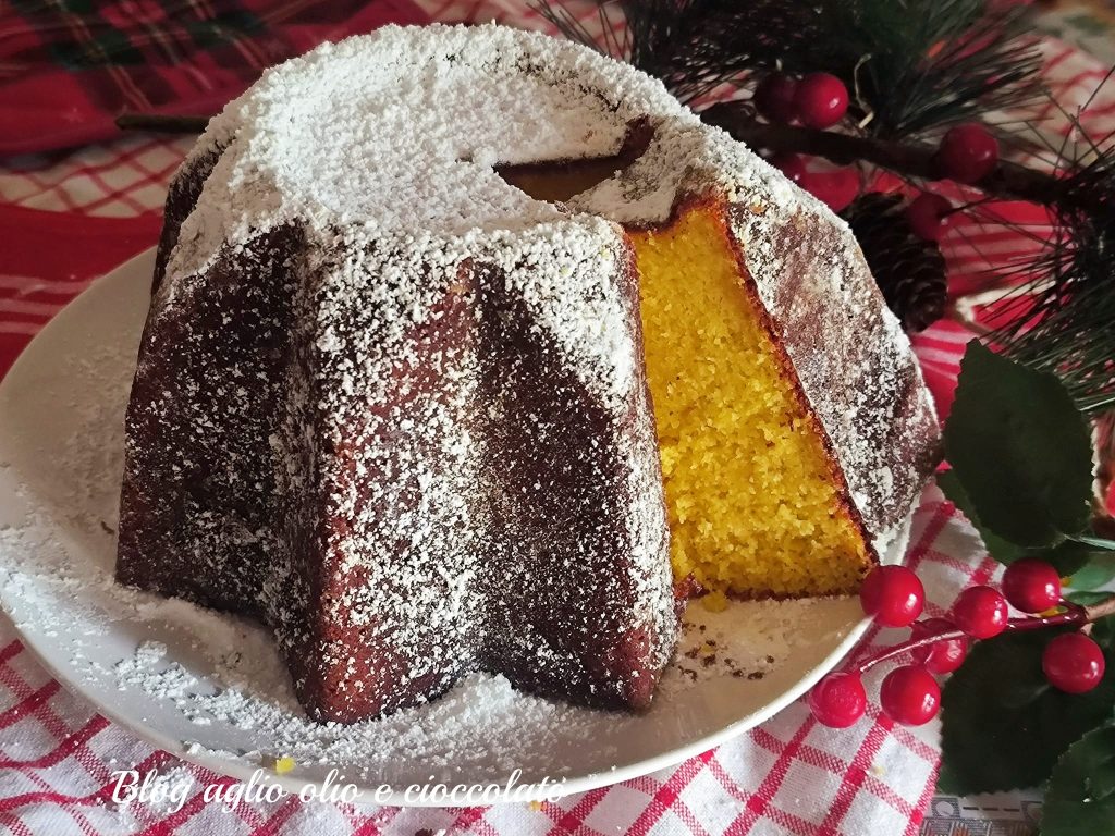 The Quick Pandoro Cake with cream and vanilla, a cake that thinks it's a pandoro, quick and easy that will wow your guests with a Wow effect
