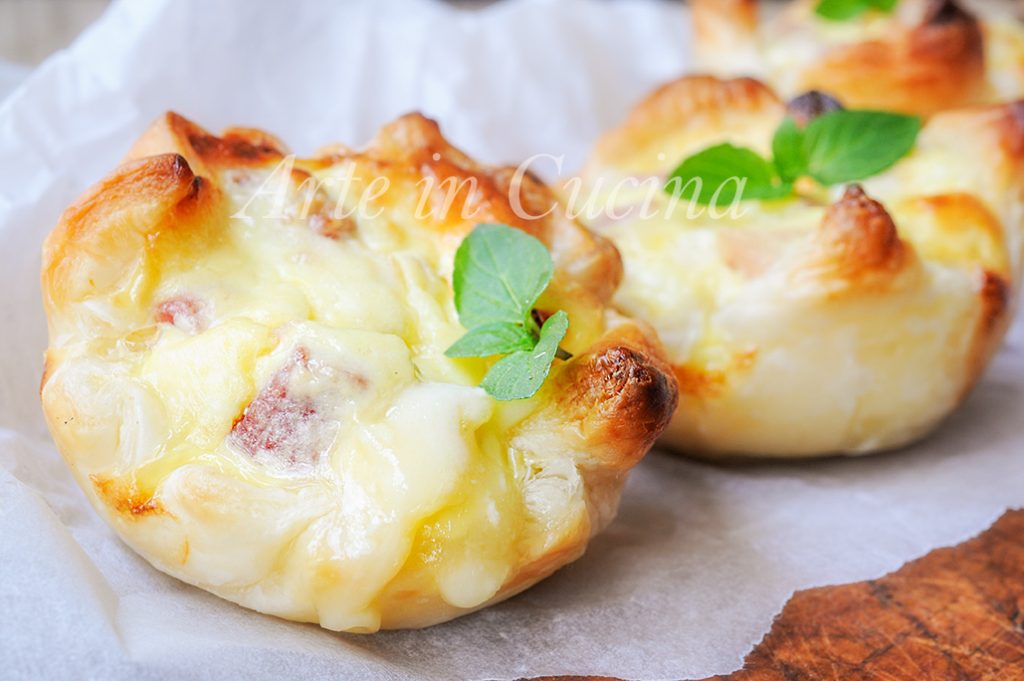 Quick puff pastry puffs with cheese and cold cuts