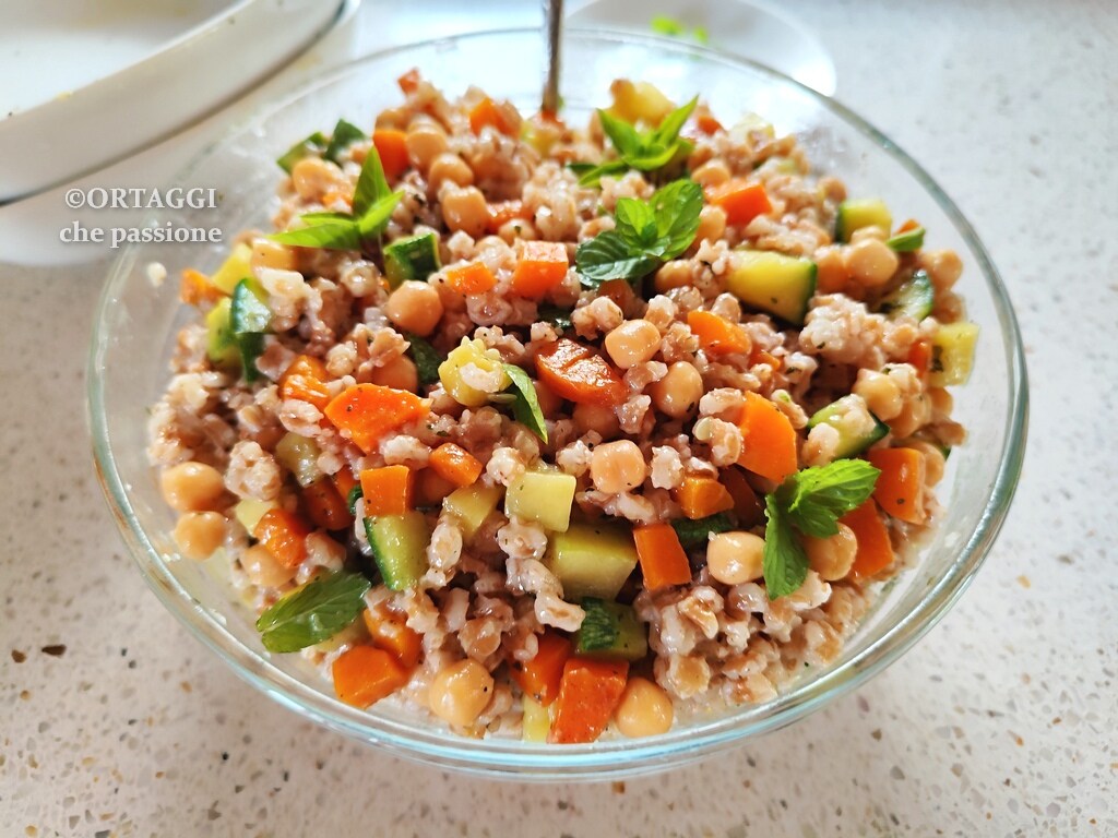 quick spelt salad with zucchini - summer