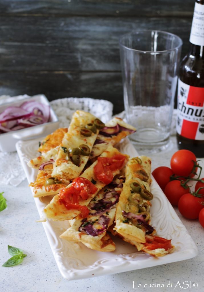 Quick stuffed puff pastry tongues