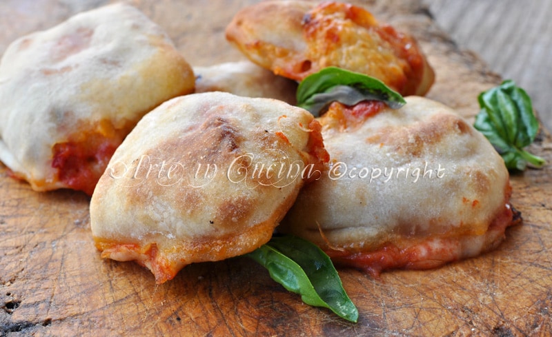 Quick unleavened stuffed focaccine