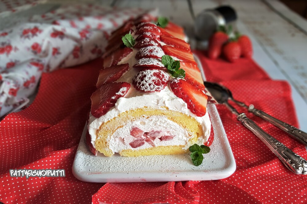 sweet roll with cream and strawberries