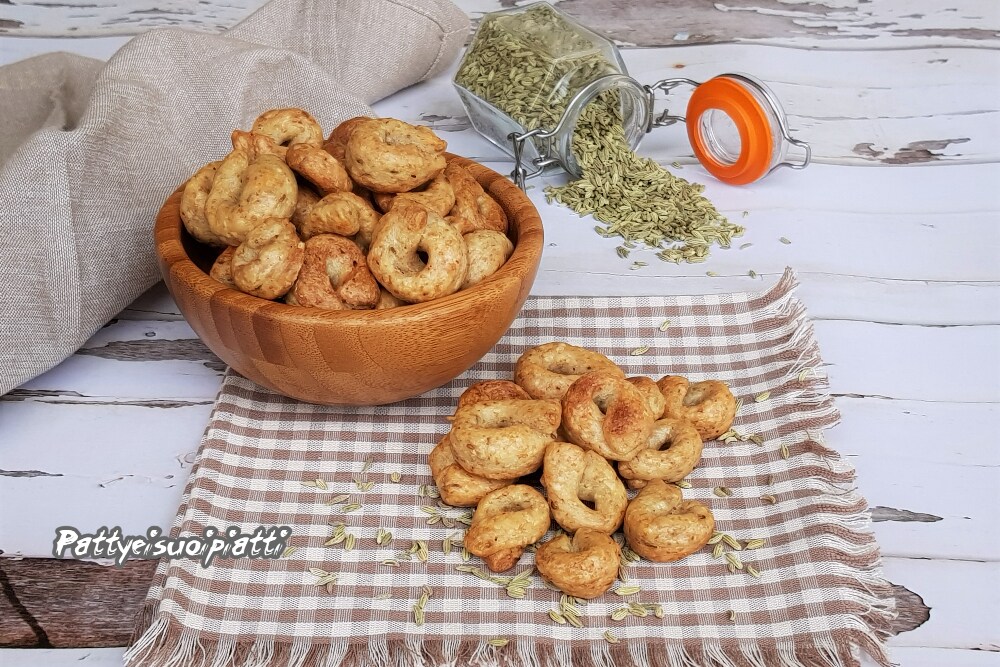 white wine taralli