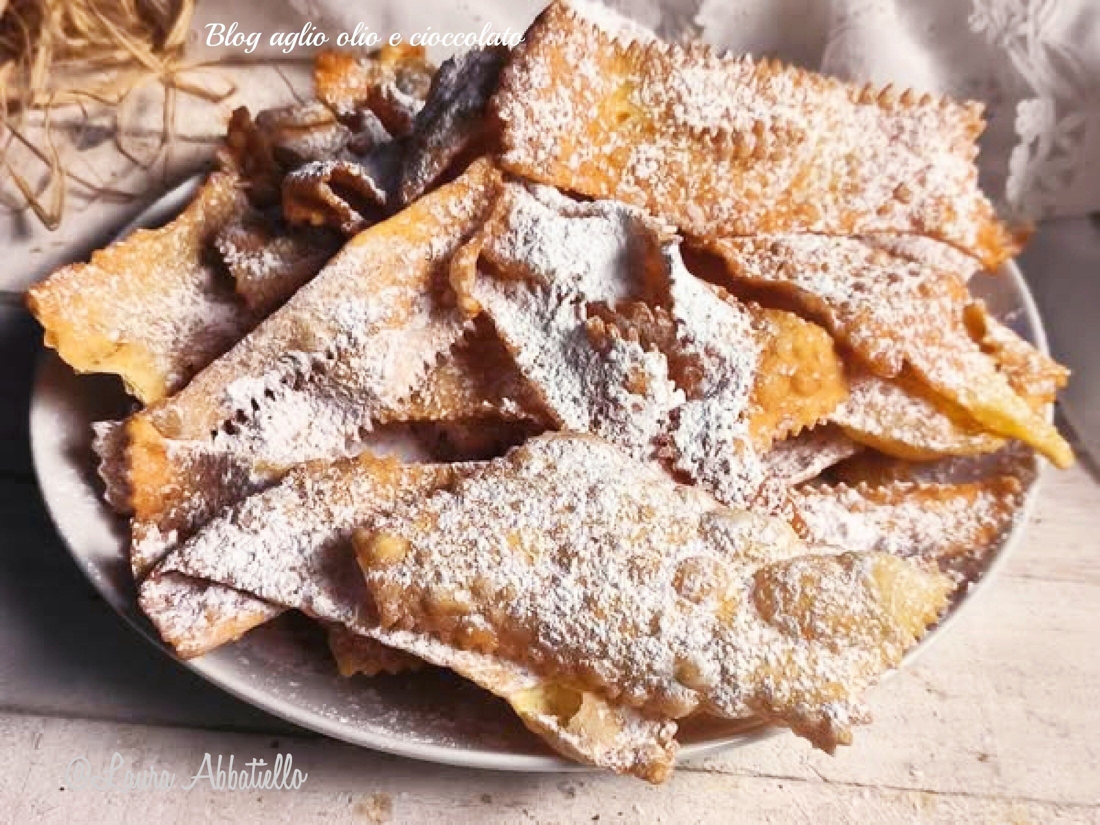 ROMAN FRAPPE BY THE SPOON WITHOUT A SCALE THE CRISPY BUBBLES THAT CAPTURE YOU