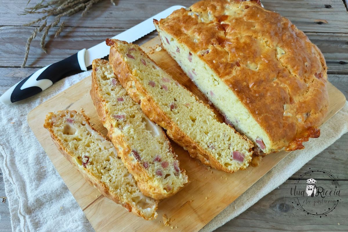 Rustic Cake with Ham and Scamorza Cheese