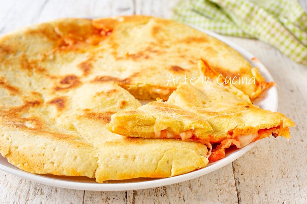 RUSTIC PIE with Mozzarella and Tomato