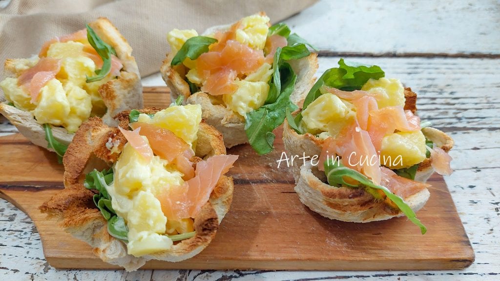 SANDWICH BREAD BASKETS with SALMON and POTATOES