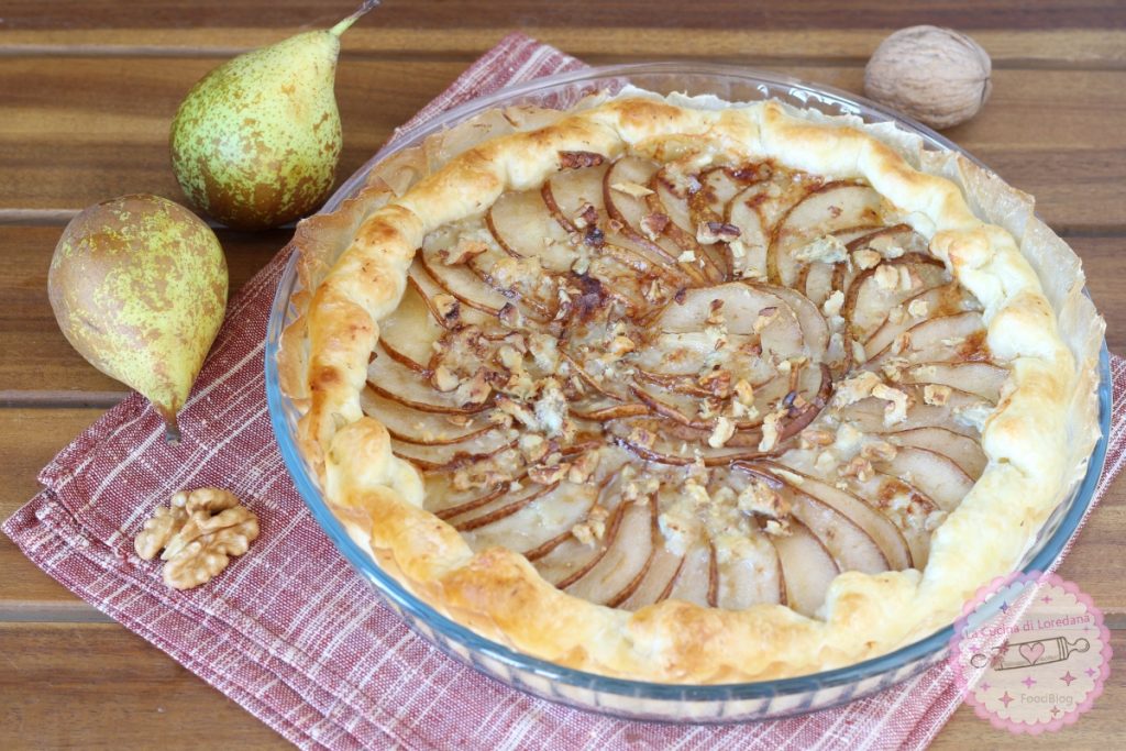 savory tart with pears and gorgonzola