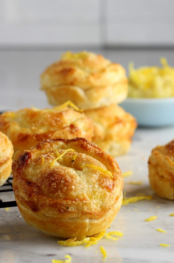 Caramelized Puffs with Pear Cream