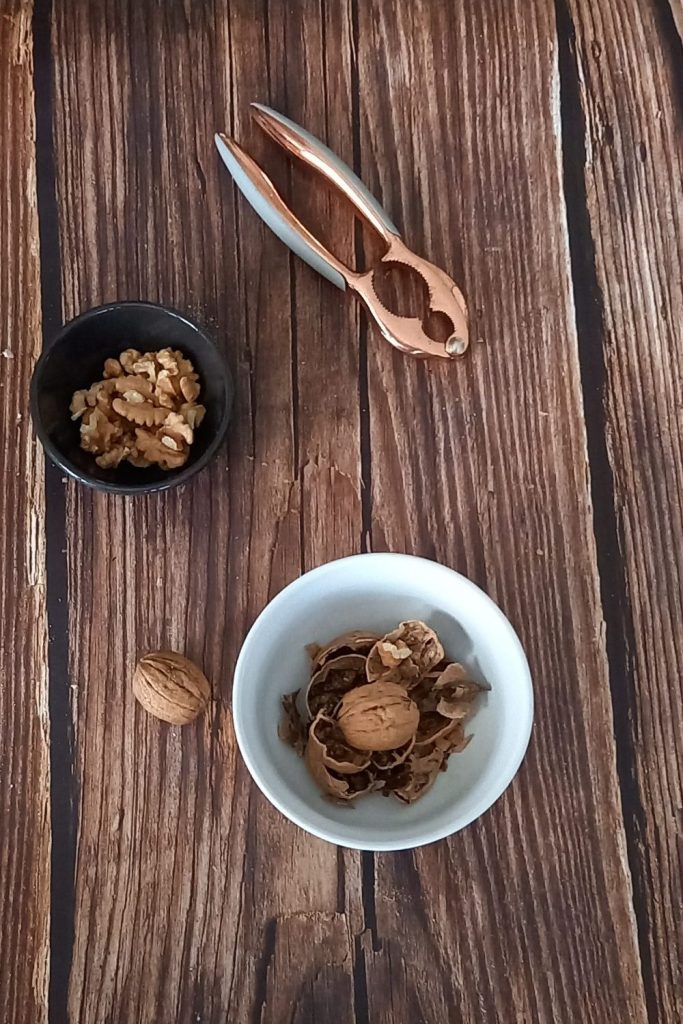 shelled walnuts