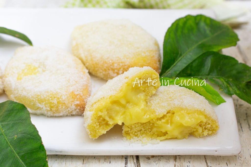 SHORTBREAD LEMONS with Limoncello Cream