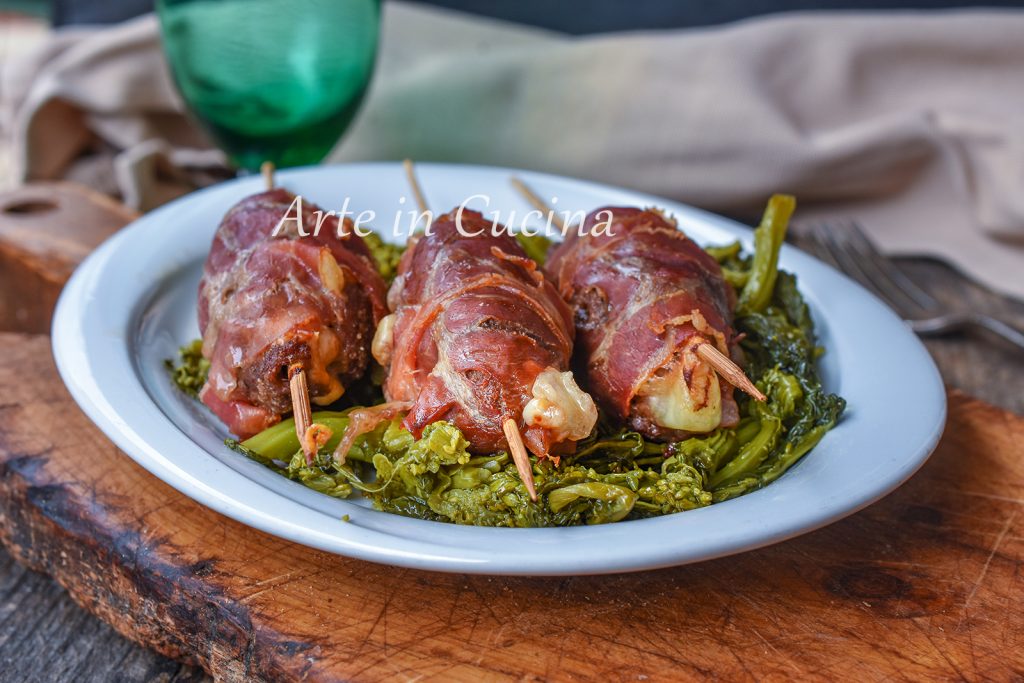 Skewers of ground meat and bacon