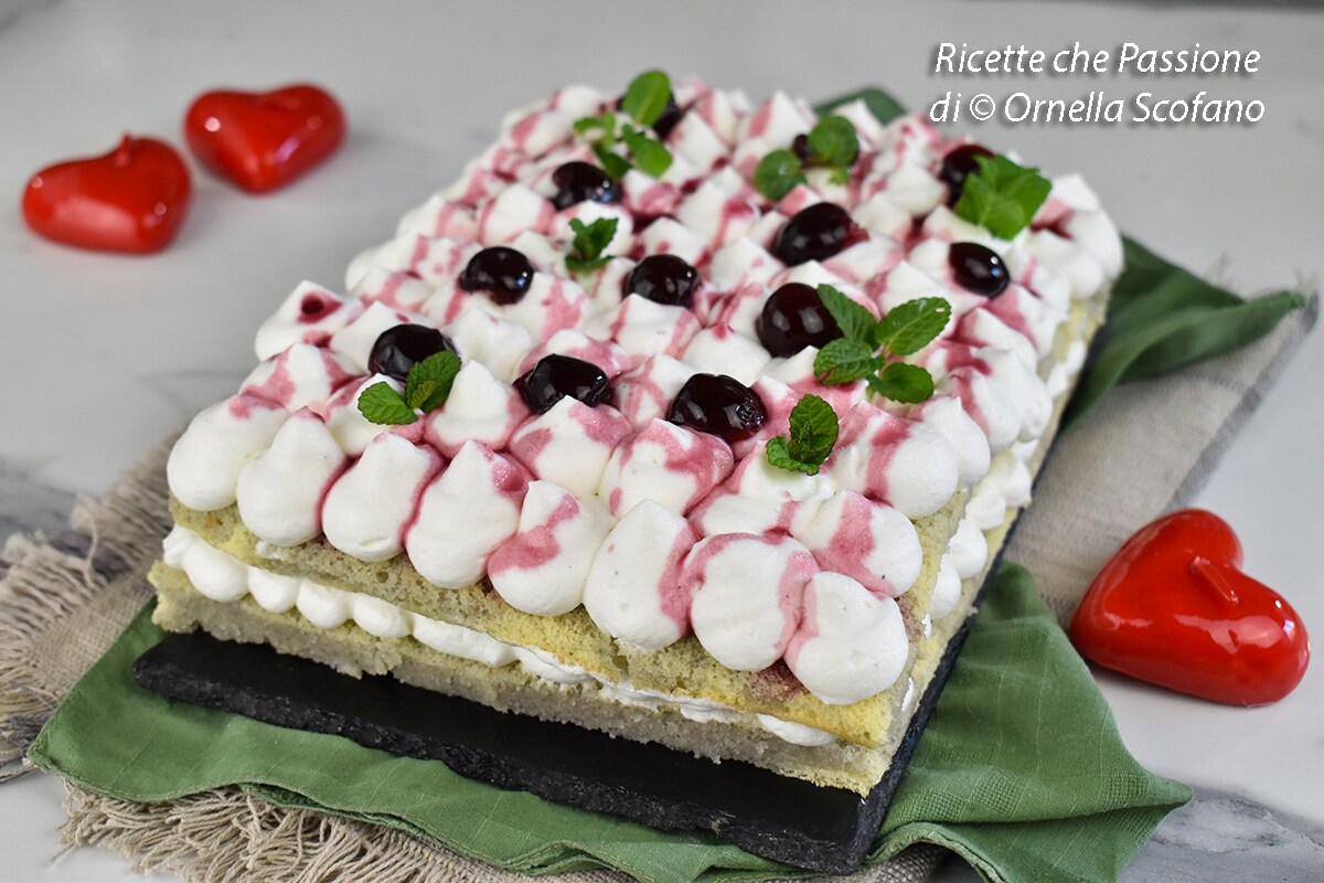 Smart Cake with Cream and Sour Cherries
