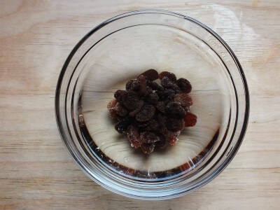 soaking raisins