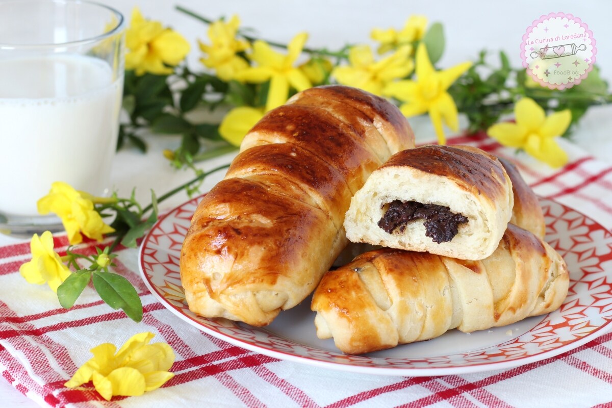 SOFT BRIOCHES WITH CHOCOLATE the simple and perfect recipe