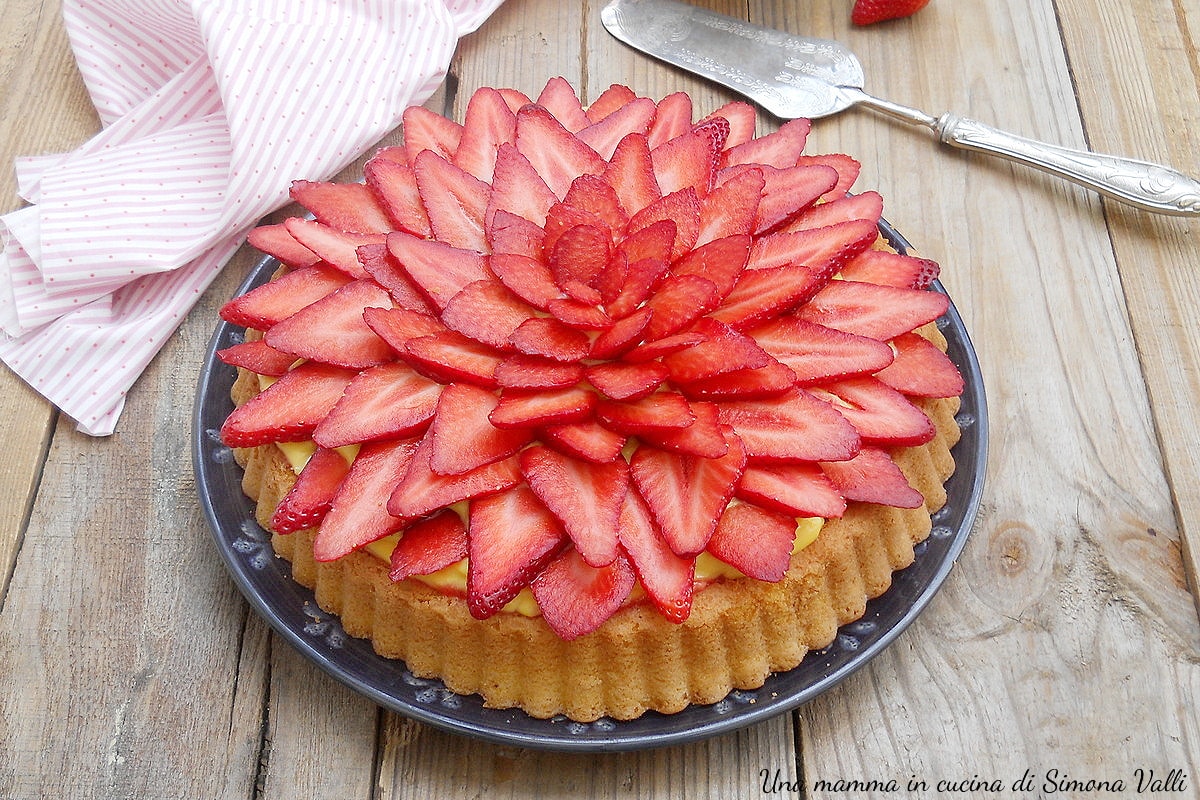 Soft Tart with Custard and Strawberries