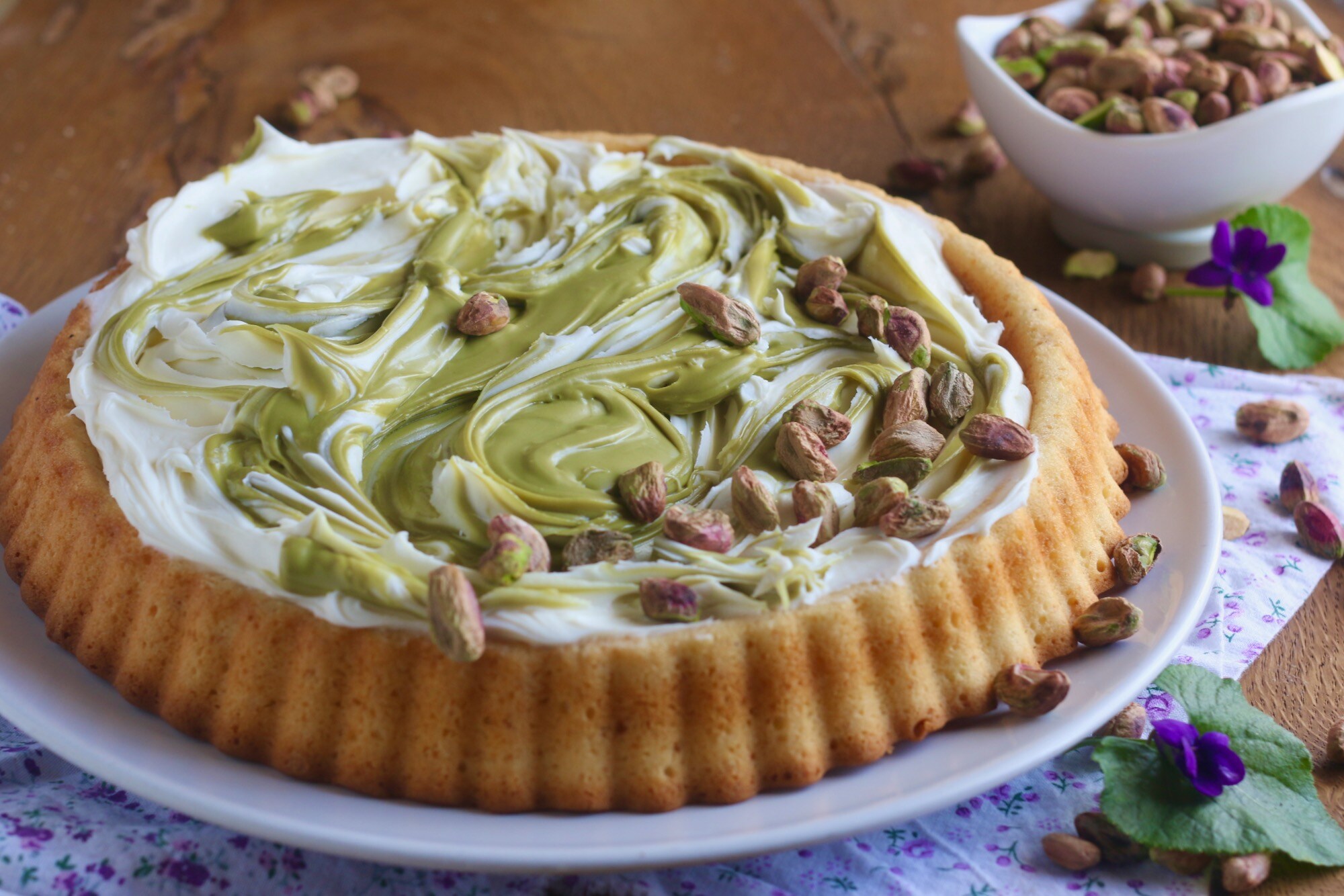 Soft tart with mascarpone and pistachio