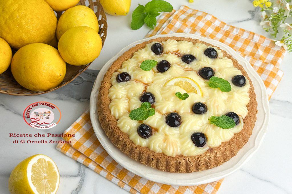 recipe soft tart with cream and black cherries
