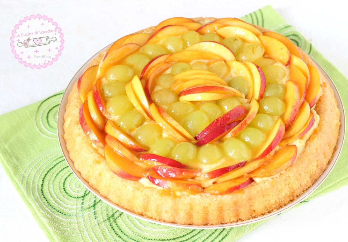 SOFT TART WITH CREAM AND FRUIT a fresh and delicious dessert