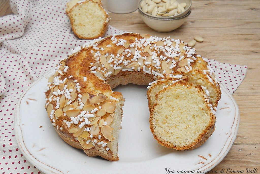 soft yogurt bundt cake