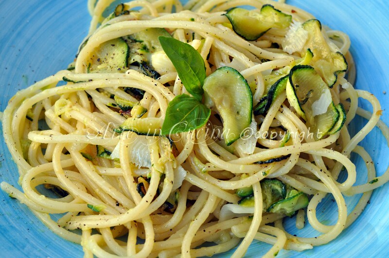 Spaghetti alla nerano with zucchini easy recipe