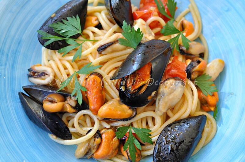 Spaghetti with mussels summer main course