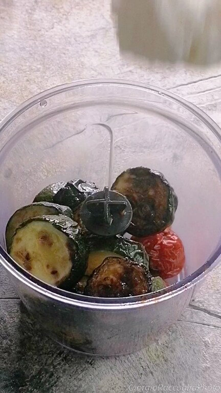 spaghetti with zucchini and cherry tomato pesto