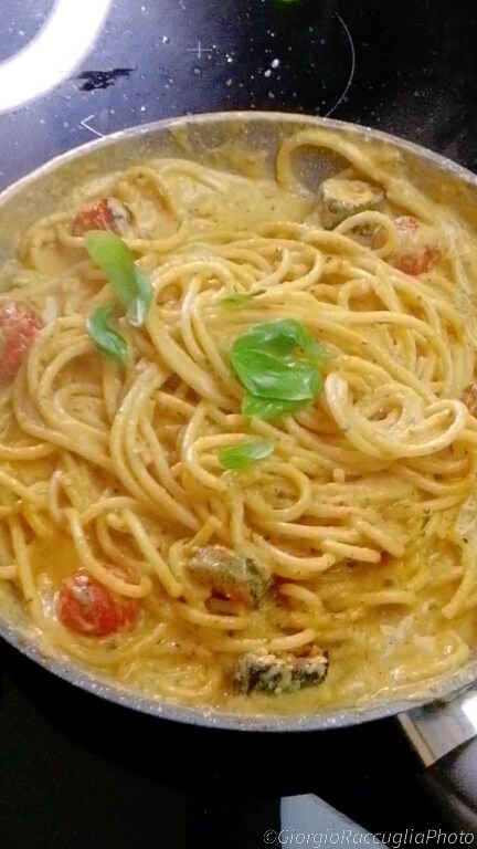 spaghetti with zucchini and cherry tomato pesto