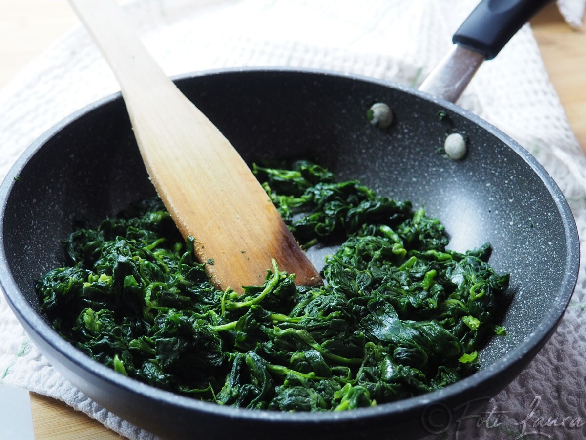 Spinach with Butter and Parmesan: An Easy and Delicious Side Dish in 20 Minutes