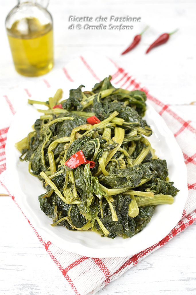Broccoli rabe recipes in a pan, or friarielli, rapini