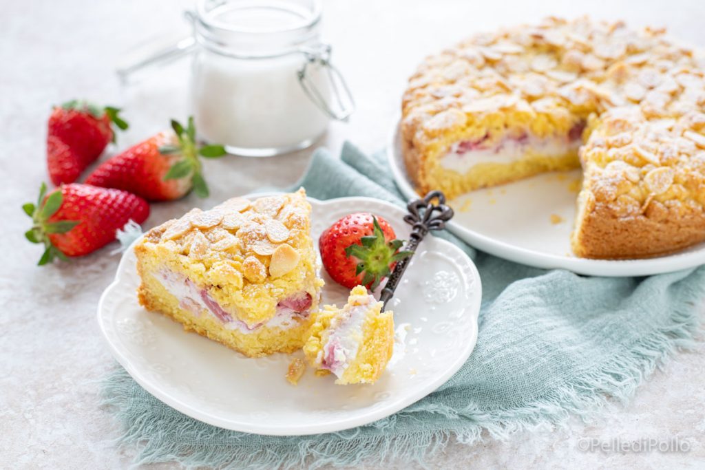 crumble cake with strawberries and ricotta